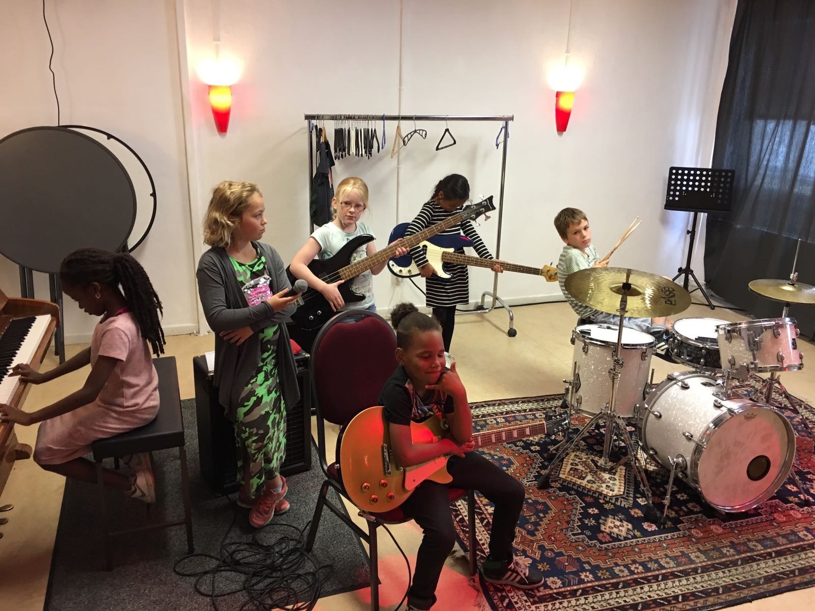 Muziek oriëntatie voor kinderen van 7 - 12 jaar Muziek oriëntatie voor kinderen van 7 - 12 jaar
