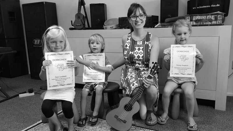 Jessica Rog - muziekdocent voor de kinderlessen Jessica Rog - muziekdocent voor de kinderlessen
